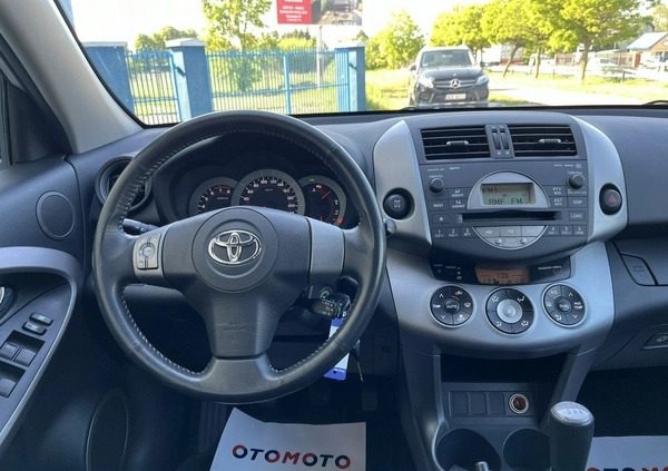 Toyota RAV4 cena 31900 przebieg: 159000, rok produkcji 2006 z Wałbrzych małe 154